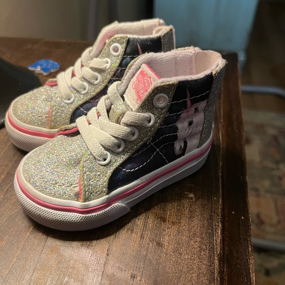 Unicorn vans - Picture 3 of 3